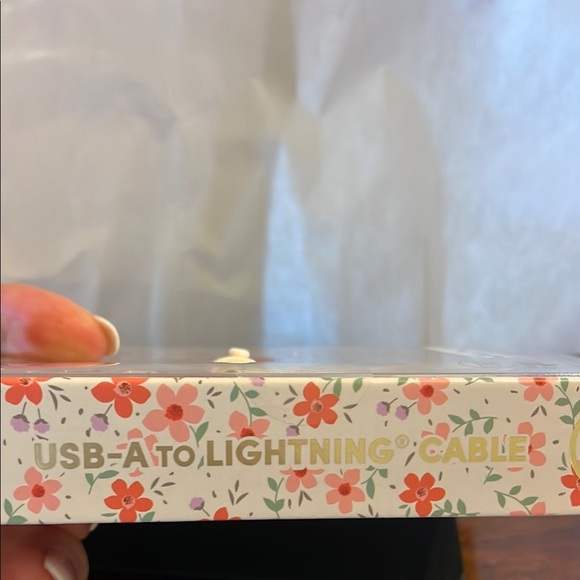 🌸🤍 XO Poppy Lightning Cable 4’ with Pink Beaded Handle 💞 - Picture 4 of 5